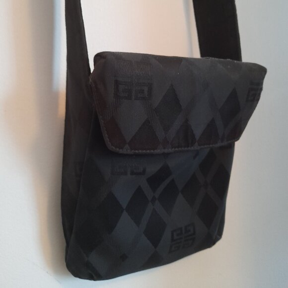 Black Givenchy monogram bag & free silk scarf include - Picture 7 of 15